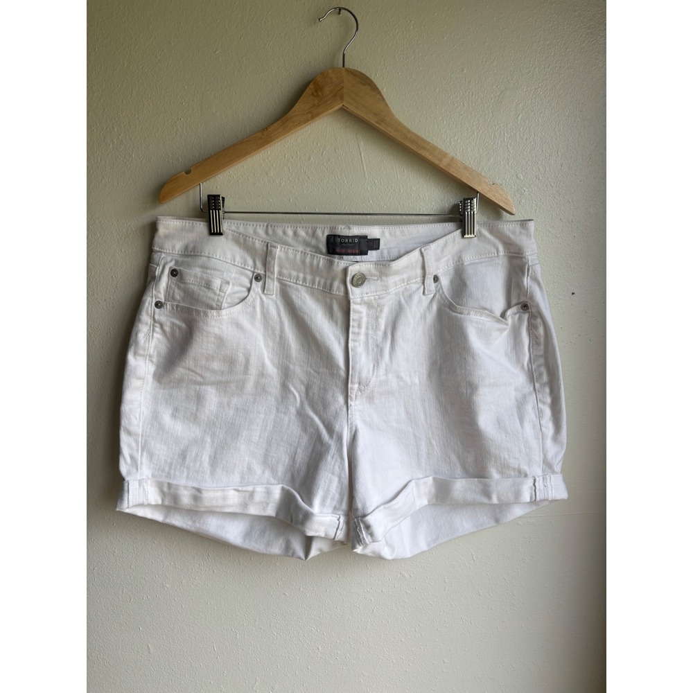 Torrid White Denim Mid-Rise Mid Short Vintage Stretch Cuffed Plus Size 16 (38x4)
